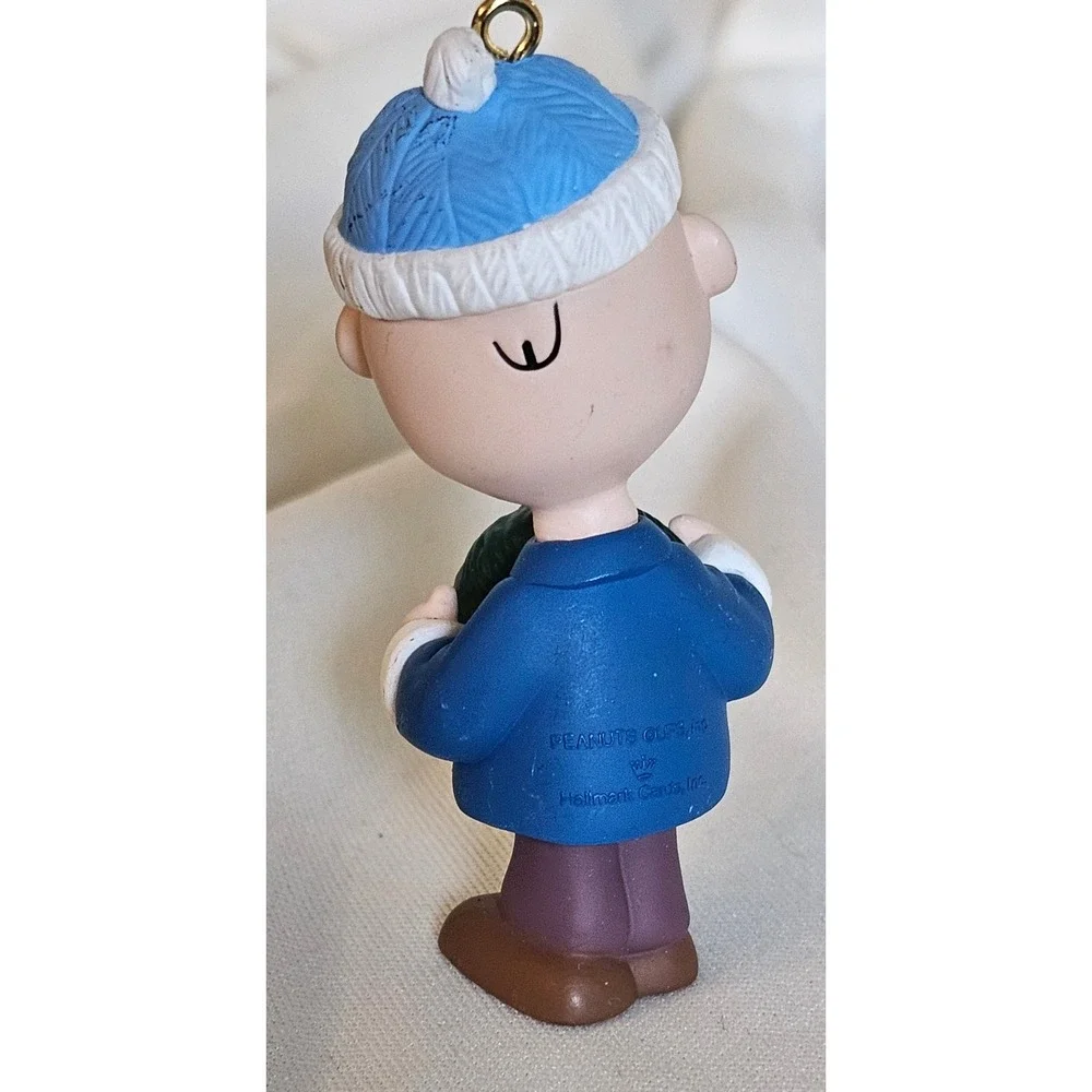 Hallmark Peanuts Charlie Brown Ornament Blue Winter Wreath Holiday Figurine
